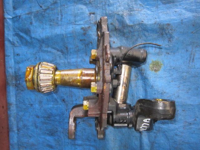 ナックルAy1軸目(左)