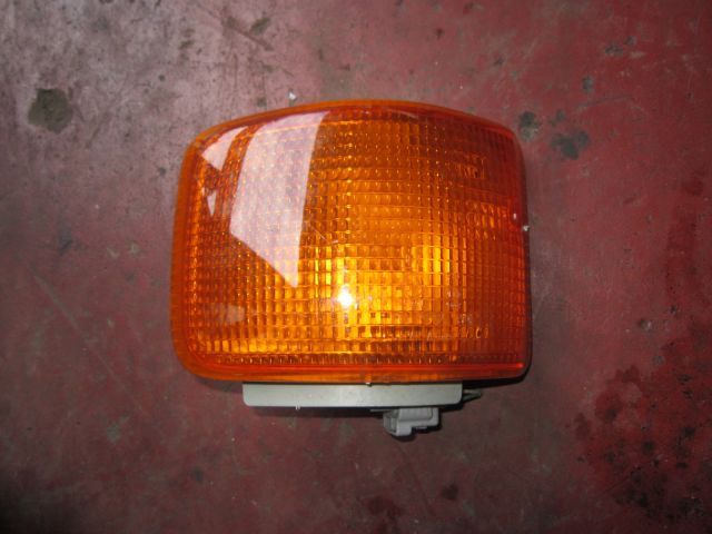 ウィンカー(左)