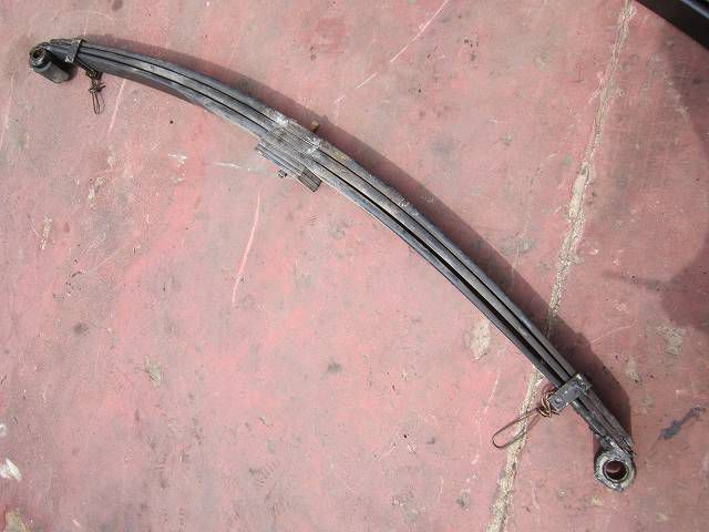 リーフスプリングAy(前左)