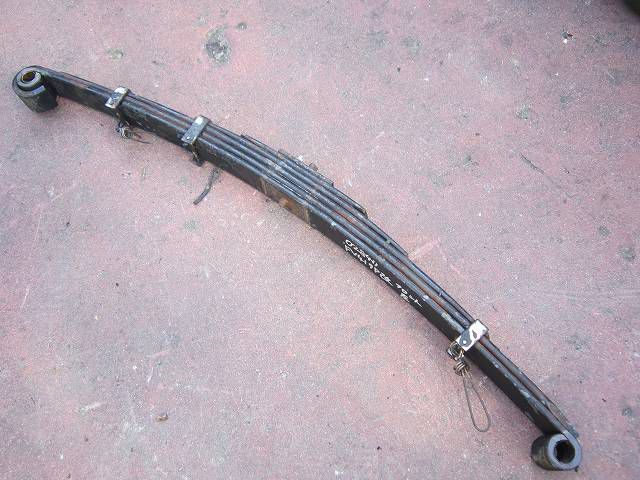 リーフスプリングAy(前左)