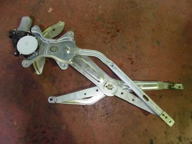 Fドアレギュレーター(右)