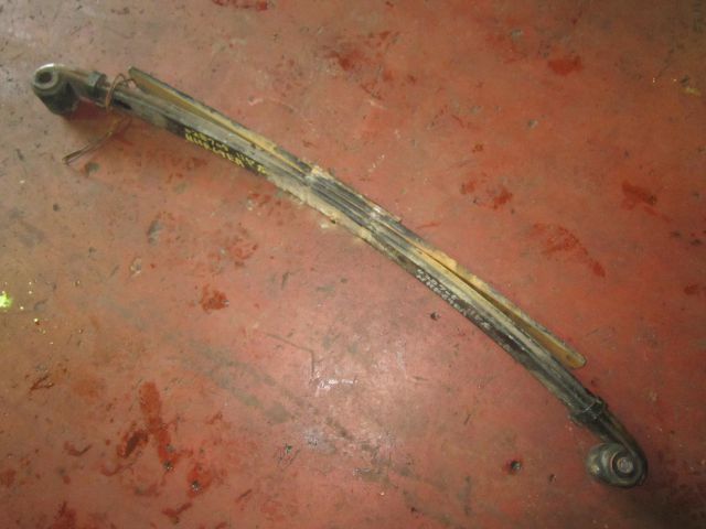 リーフスプリングAy(後左)