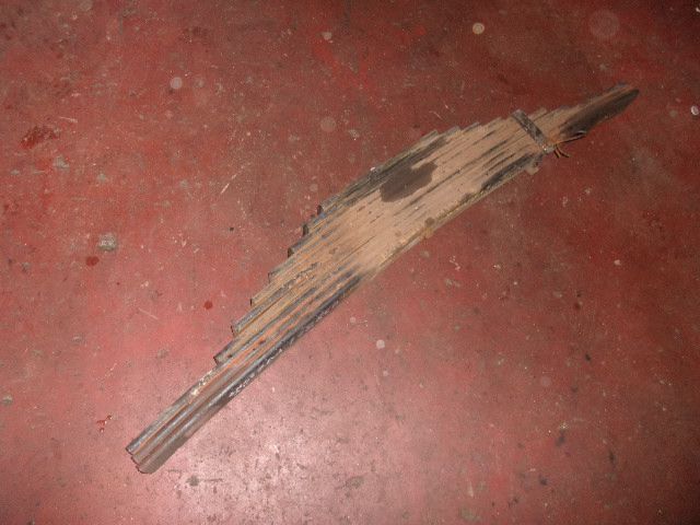 リーフスプリングAy(後左)