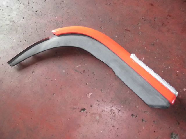 Fフェンダーパネル(左)