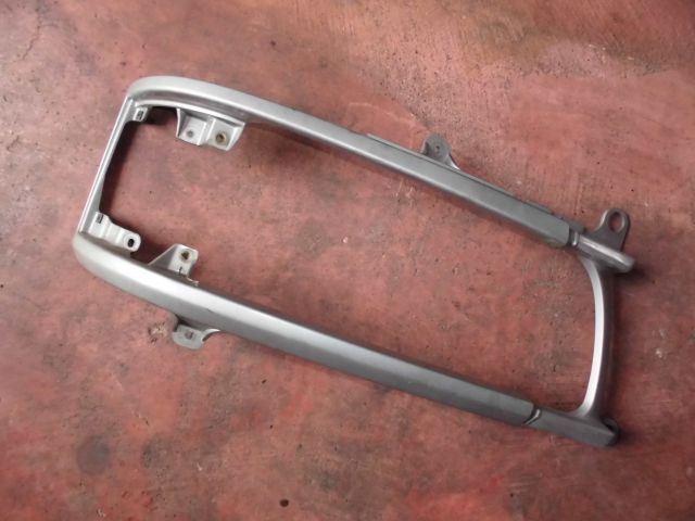 ヘッドライトリム(右)