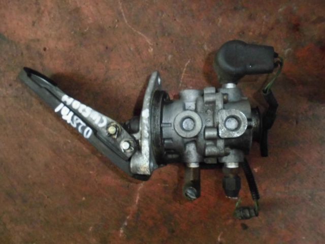 ブレーキバルブ