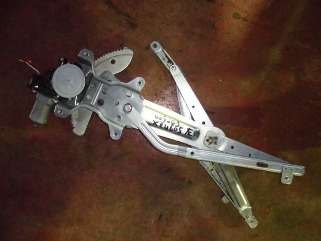 Fドアレギュレーター(左)