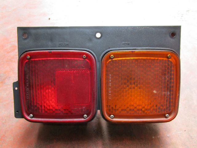テールランプ(左)