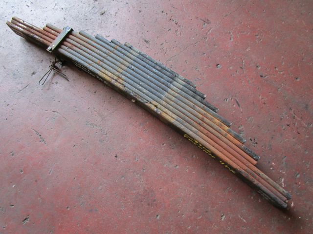 リーフスプリングAy(後右)