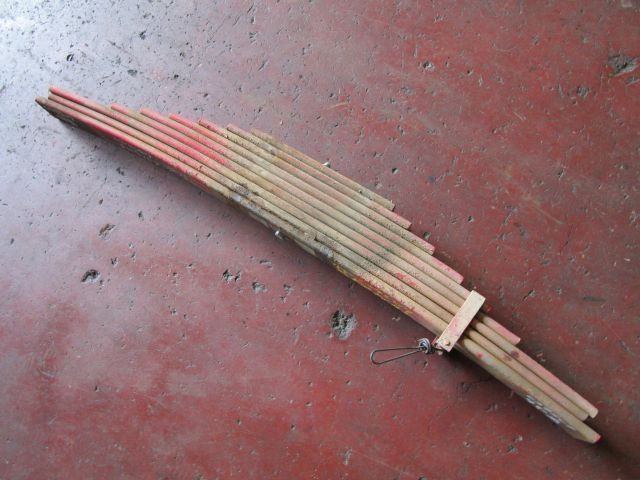 リーフスプリングAy(後右)