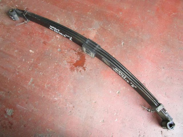 リーフスプリングAy(前左)