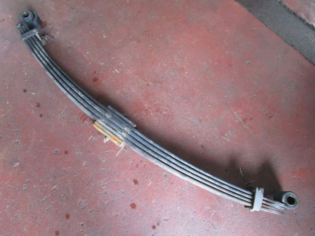 リーフスプリングAy(前右)