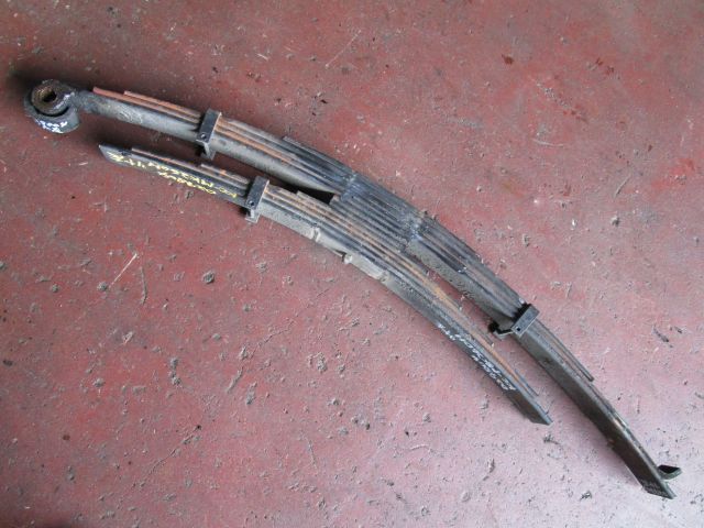 リーフスプリングAy(後左)