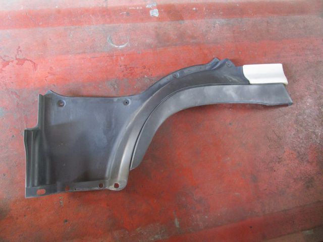 Fフェンダーパネル(左)