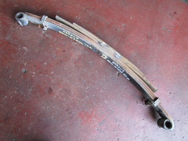 リーフスプリングAy(後右)