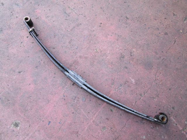 リーフスプリングAy(前左)