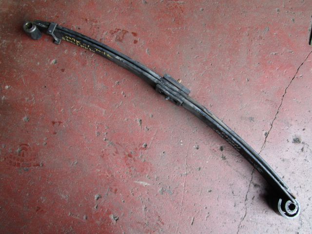 リーフスプリングAy(前左)