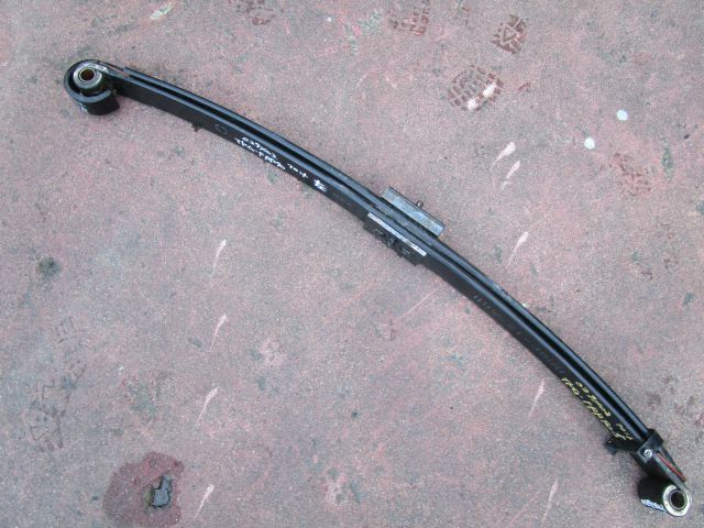 リーフスプリングAy(前左)