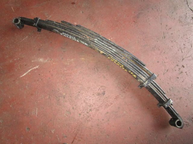 リーフスプリングAy(後右)