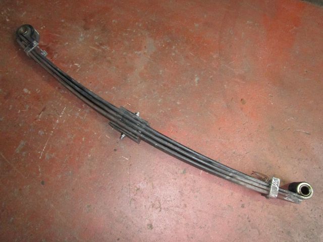 リーフスプリングAy(前左)