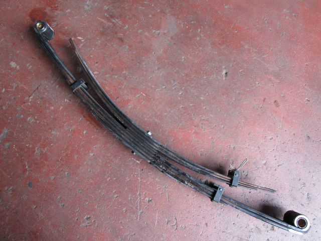 リーフスプリングAy(後右)