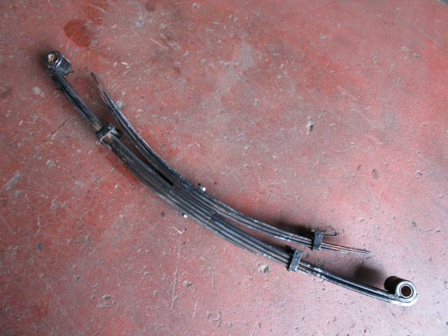 リーフスプリングAy(後左)