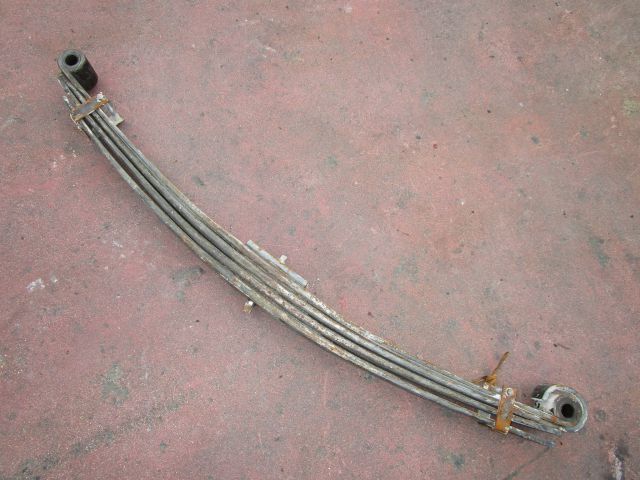 リーフスプリングAy(前左)