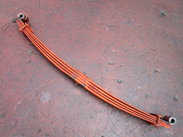 リーフスプリングAy(前左)