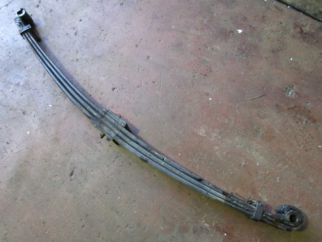 リーフスプリングAy(前右)