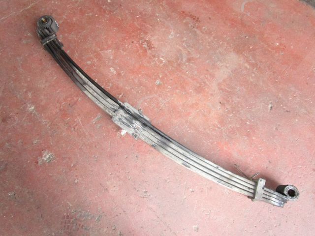 リーフスプリングAy(前右)