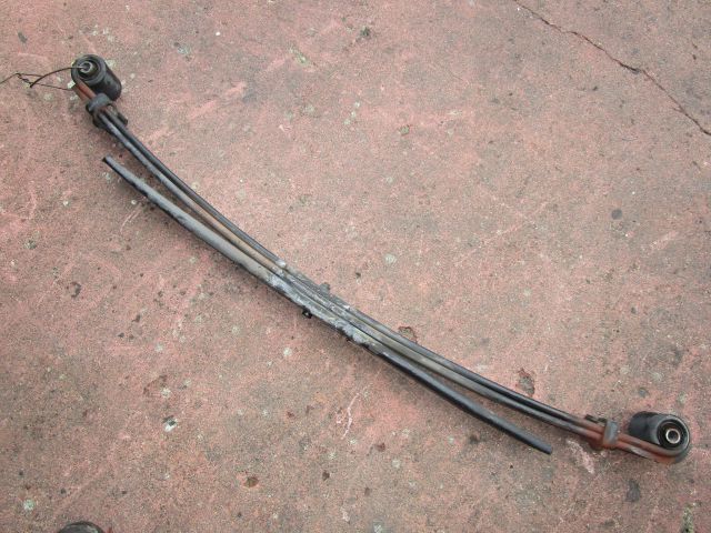 リーフスプリングAy(後左)