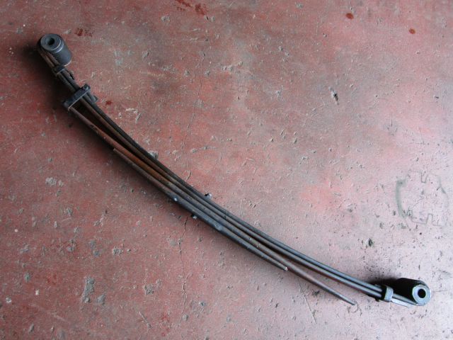 リーフスプリングAy(後左)