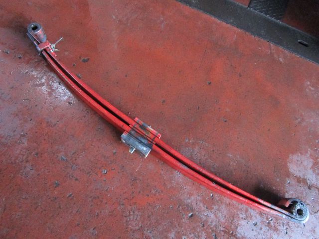 リーフスプリングAy(前右)