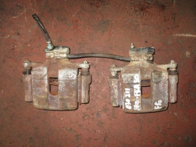 キャリパー(前右)