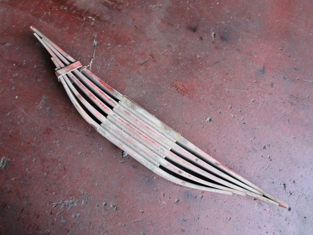 リーフスプリングAy(後右)