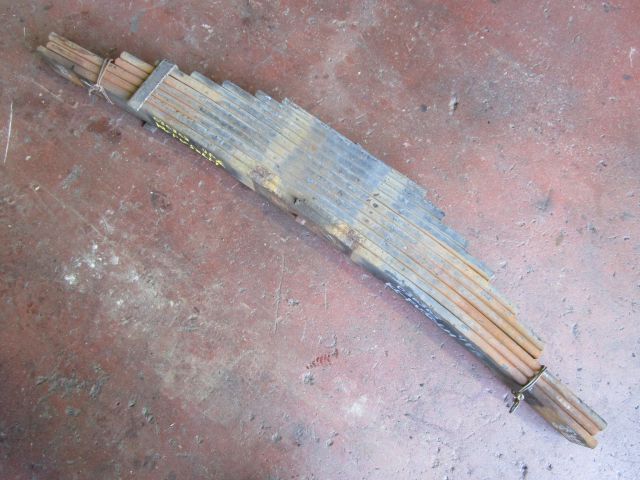 リーフスプリングAy(後左)