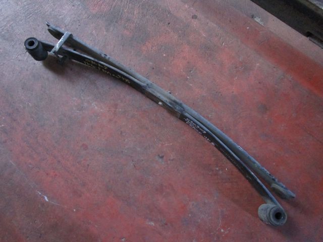 リーフスプリングAy(後右)