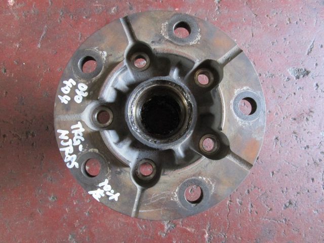 ハブ(前左)