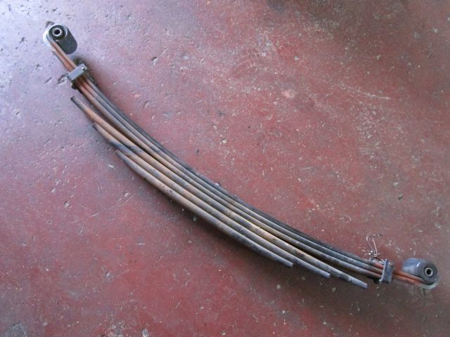 リーフスプリングAy(後右)