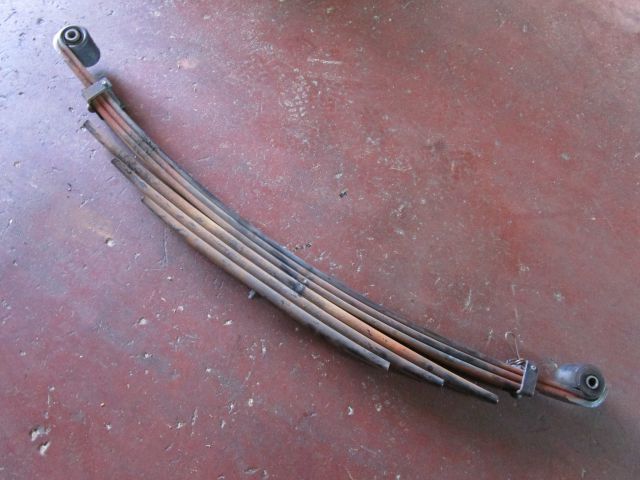 リーフスプリングAy(後左)