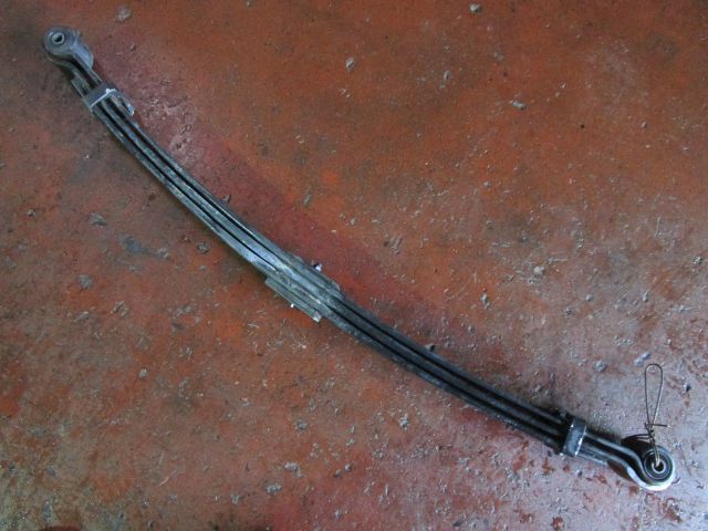 リーフスプリングAy(前右)