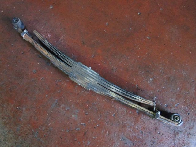 リーフスプリングAy(後左)