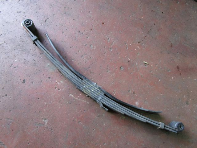 リーフスプリングAy(後左)