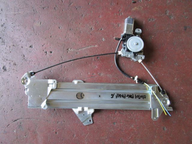 Fドアレギュレーター(右)