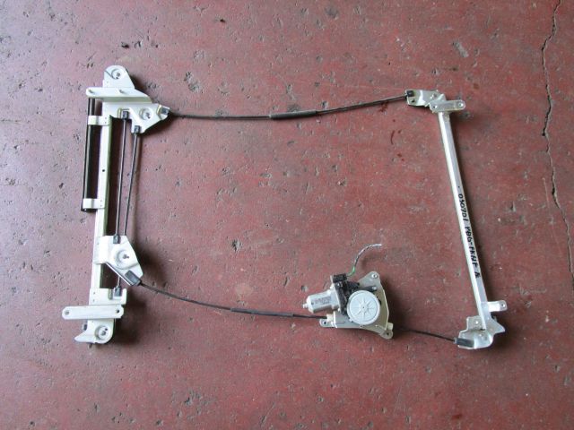 Fドアレギュレーター(左)