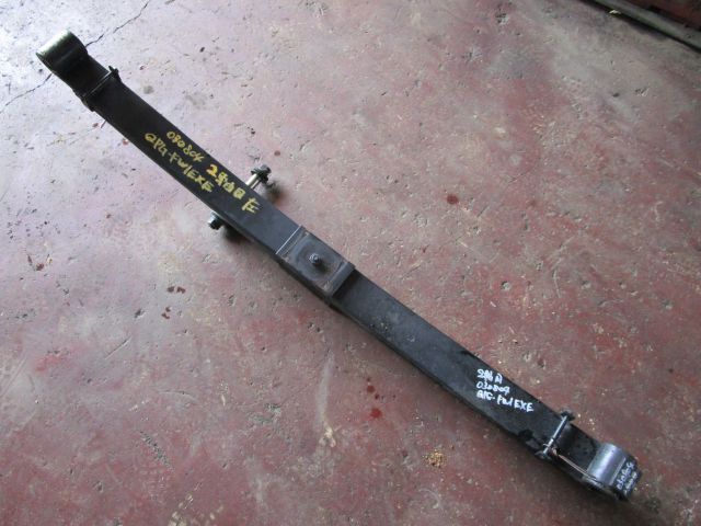 リーフスプリングAy(前左)