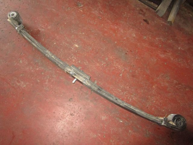 リーフスプリングAy(前左)