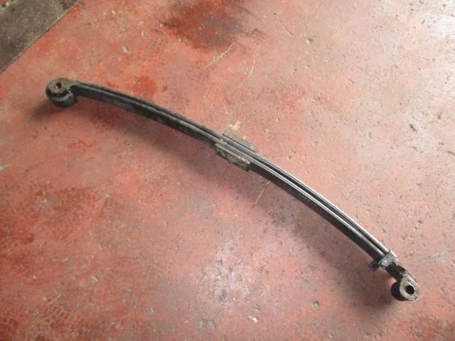 リーフスプリングAy(前左)