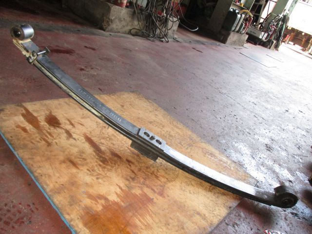 リーフスプリングAy(前右)