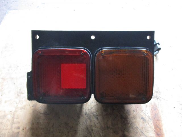 テールランプ(左)